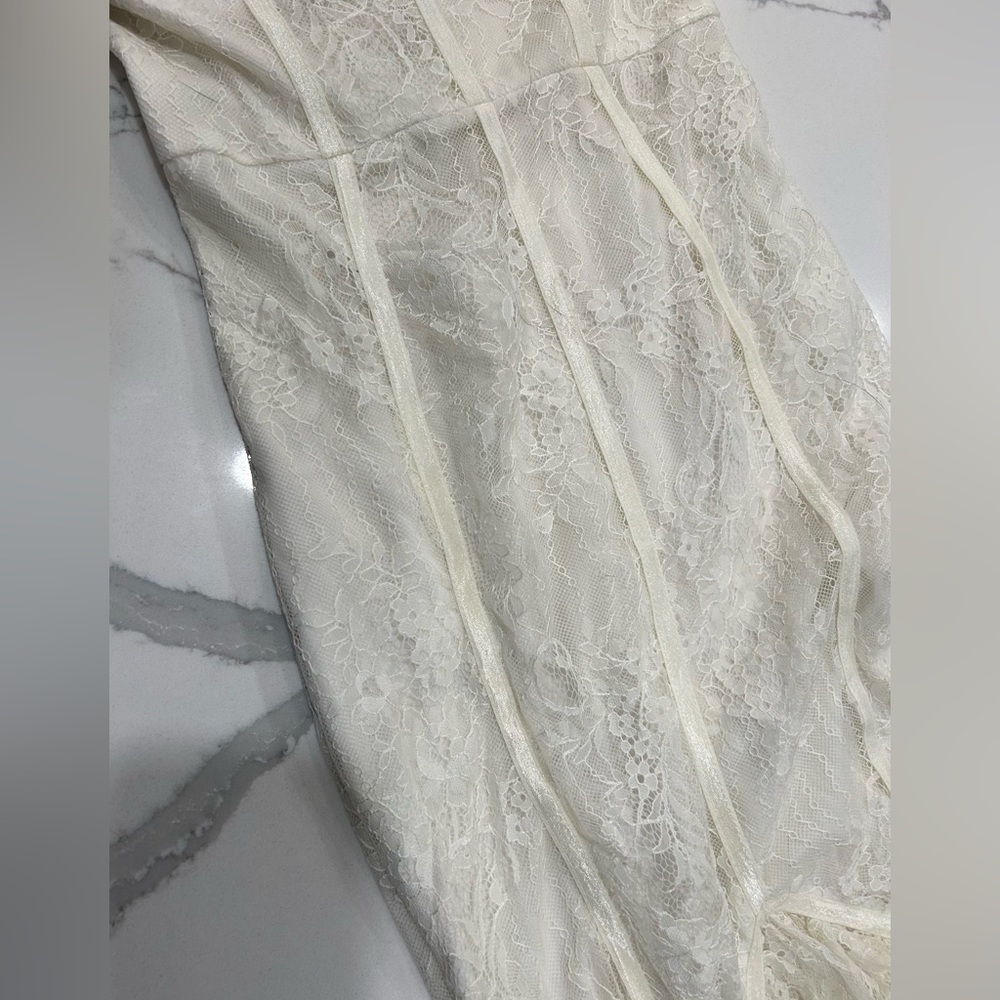 STUNNING LACE DRESS SIZE 4 - Picture 7 of 15